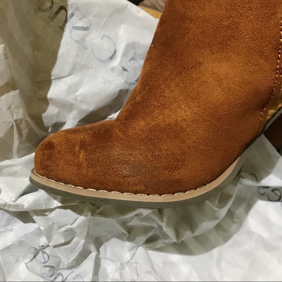 GC Shoes Brown Booties - Picture 5 of 7